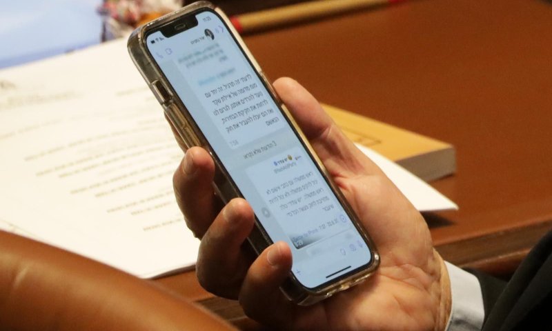 נתפס בווטסאפ: יאיר נתניהו מזהיר את אביו מאיילת שקד