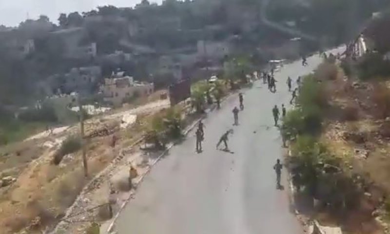 צפו: מחבלים מיידים אבנים ומטעני צינור על פילבוקס