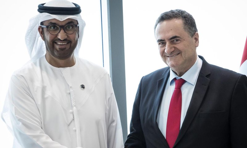 לראשונה: שר בממשלה פוגש את מקבילו האמירתי