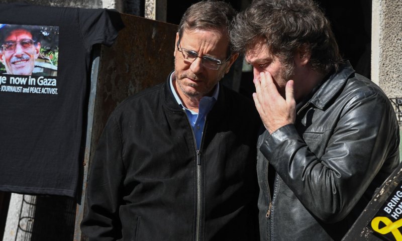 הרצוג ונשיא ארגנטינה בניר עוז: "מזכיר את זוועות השואה"