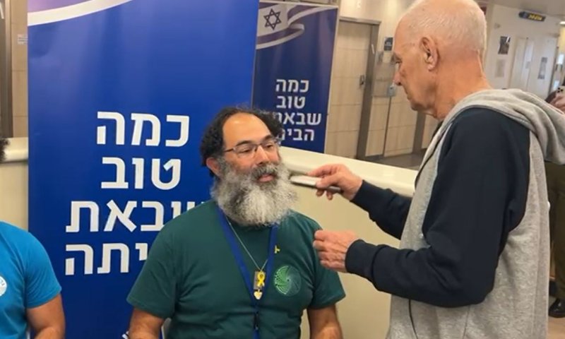 הבטיח וקיים: בנו של החטוף התגלח אחרי שנה ורבע