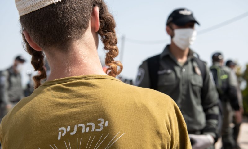 האם מג"ב מונעים מתושבי קומי אורי לבנות סוכה?