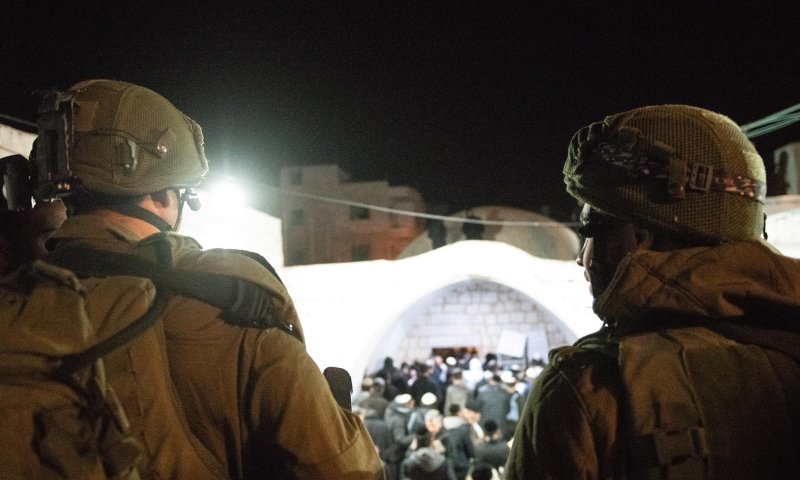 כ-1,400 מתפללים נכנסו לקבר יוסף הלילה