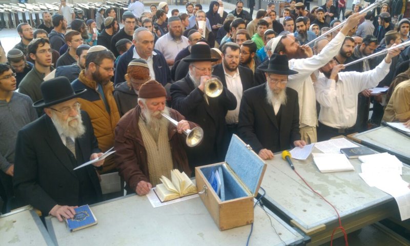 עכשיו בכותל: "לך כנוס את כל היהודים"; צפו בתיעוד