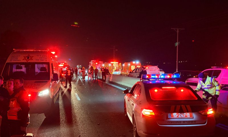 הקטל בדרכים: בן 22 ירד מהרכב לעזור בתאונה בכביש 65 &ndash; ונהרג