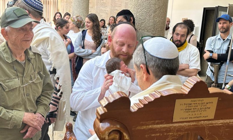 מזל טוב: החייל הפצוע השתתף בברית של אחיינו