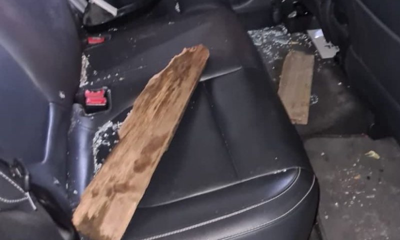 בני ברק: חרדים תקפו רכב משטרתי ופצעו שוטרת