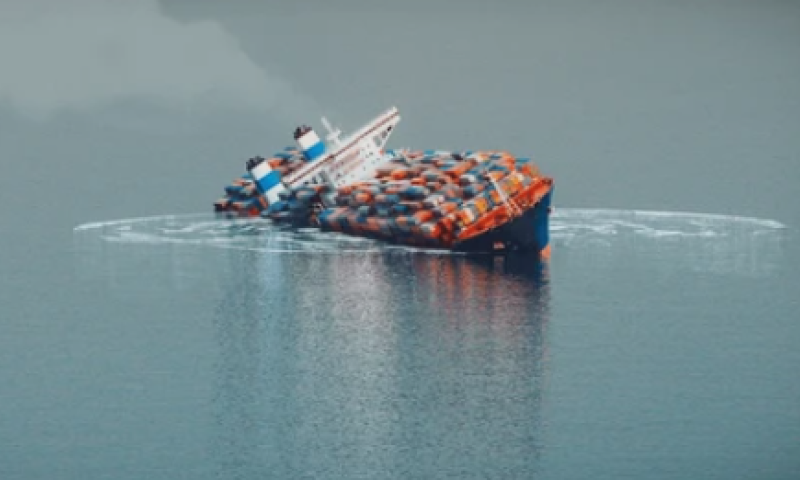 דרמה בים האדום: ספינה שהותקפה על ידי החות'ים שוקעת