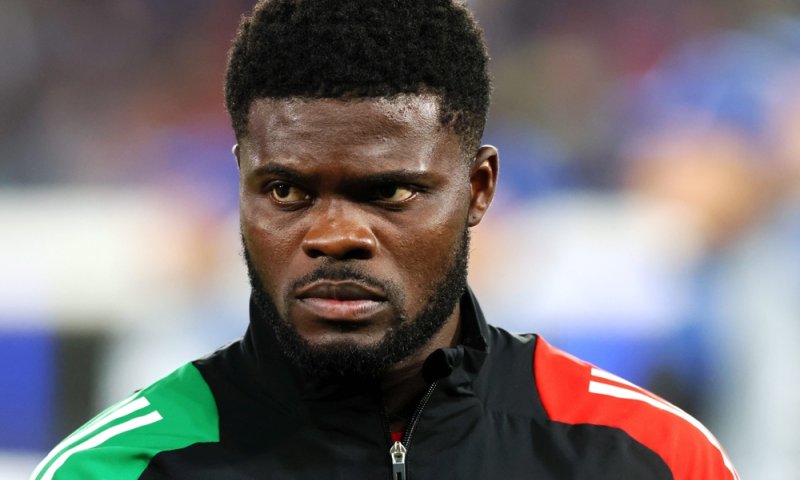 מזעזע: כוכב ארסנל לשעבר הואשם בחמישה מקרי אונס