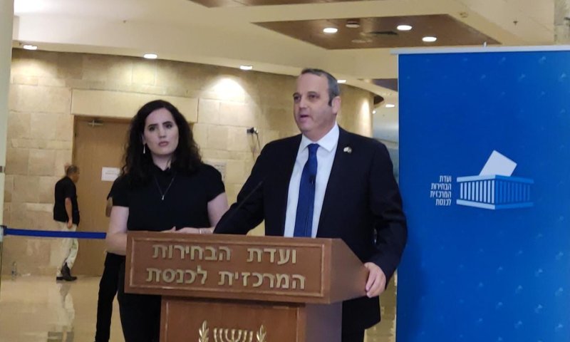 לפיד נכשל: העבודה הגישה רשימה עצמאית