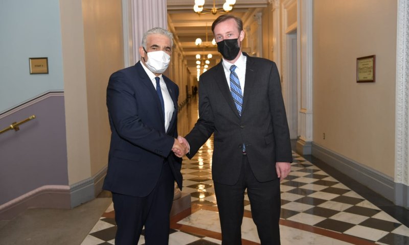 לפיד: מודאגים מהמירוץ האיראני ליכולת גרעינית