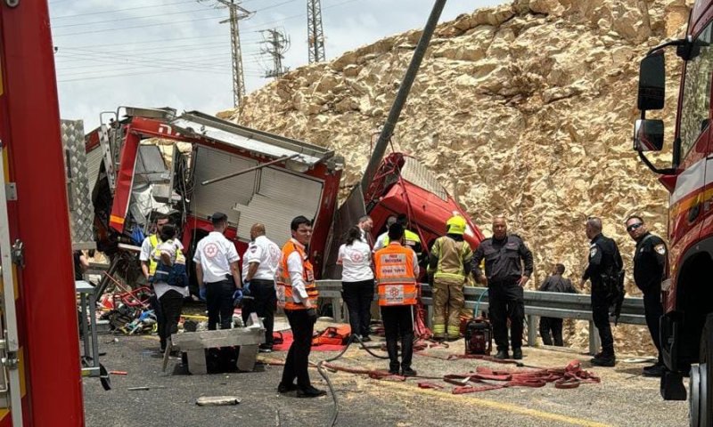 נהג משאית נהרג לאחר שהתהפך ונלכד בכביש 437