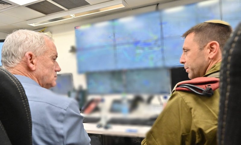 גנץ: "מי שינסה לפגוע &ndash; יסיים בכלא או בקבר"