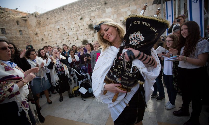 חברות כנסת ישתתפו בסיור עם נשות הכותל בחנוכה