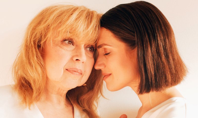 צפו: מארינה מקסימיליאן במחווה מרגשת לאמא שלה