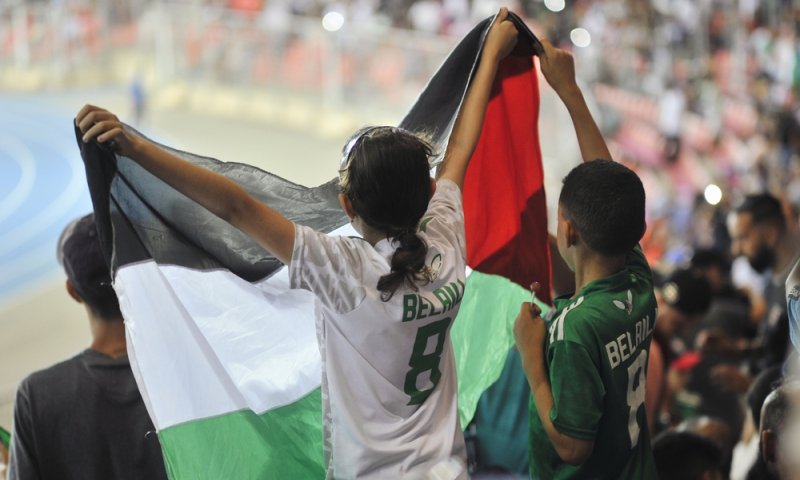 דיווח בצרפת: פ.ס.ז' תעמוד לדין על הנפת דגלי פלסטין