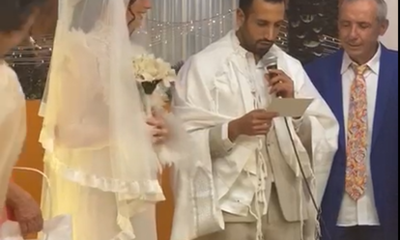 שמלת הכלה הצנועה והמקורית של סופיה טייב