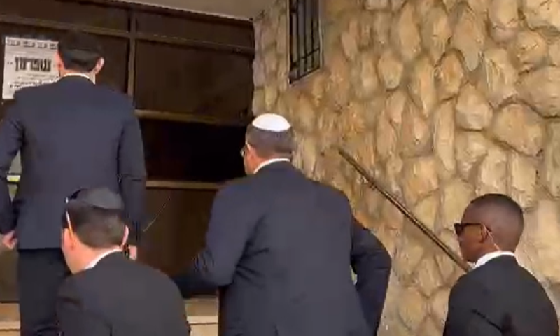 צפו: איתמר בן גביר הגיע לביתו של אריה דרעי