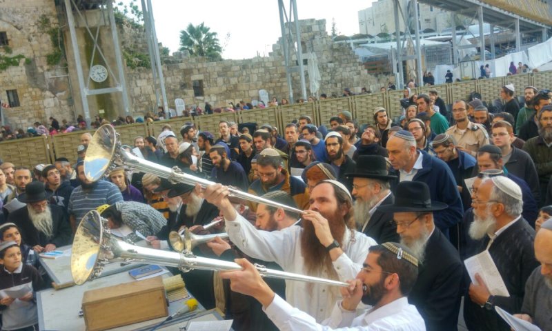 מתכוננים לפורים: הלכות תענית אסתר וזמני הצום