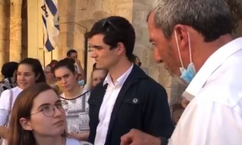 הנערה לרב רפי: "למה נכנסת לממשלה?". צפו