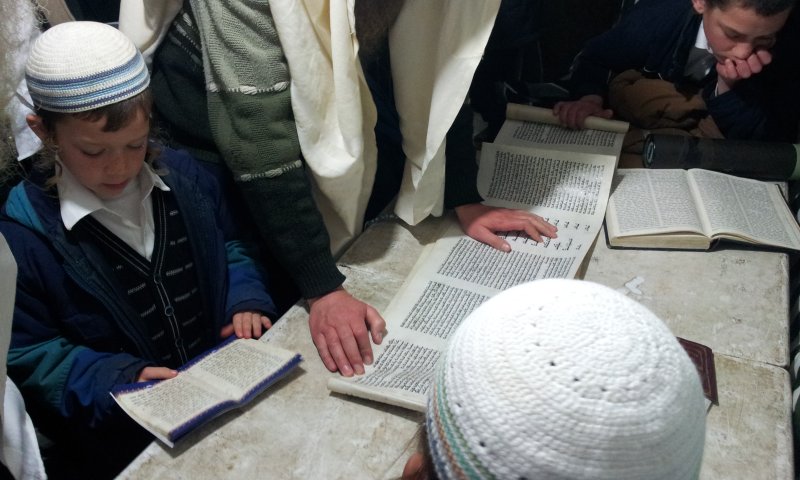 בחומש חגגו את פורים בריקודים לתוך הלילה