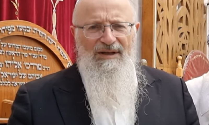 הרב שמואל אליהו: להוסיף עוד 3 משפטים באבינו מלכנו