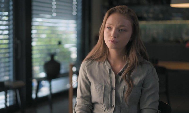 האם האישה שהפילה את נוכל הטינדר עבדה על כולנו?