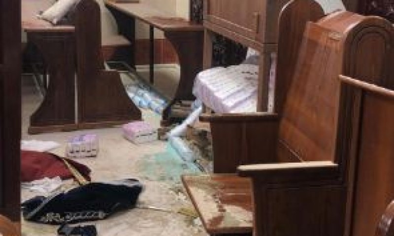 חומצה על ספרי התורה: בית כנסת הושחת בירושלים