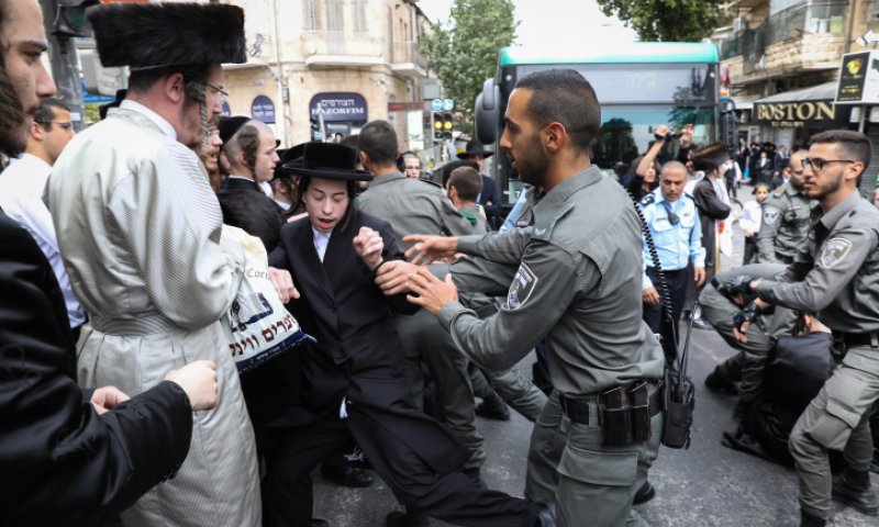 מחאות אלימות בירושלים: חסימות כבישים ומצעד 'הפלג'