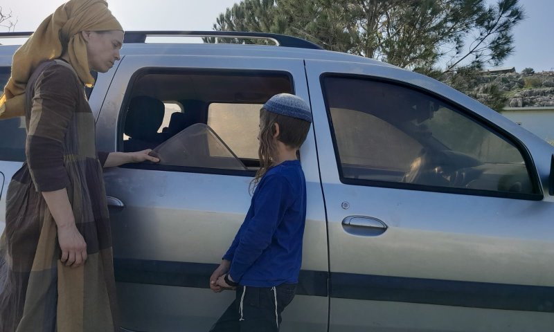 פיגוע אבנים נוסף: "התינוק ישב סנטימטרים משם"