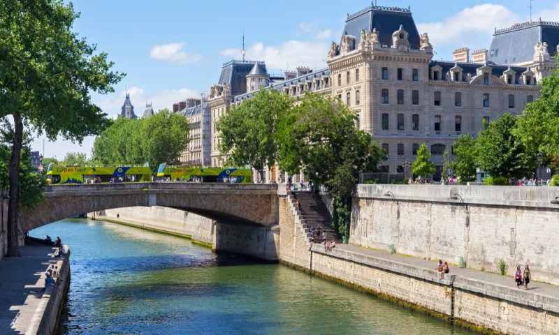 "הרוצח התאסלם": הטבח בפריז מסתמן כפיגוע טרור