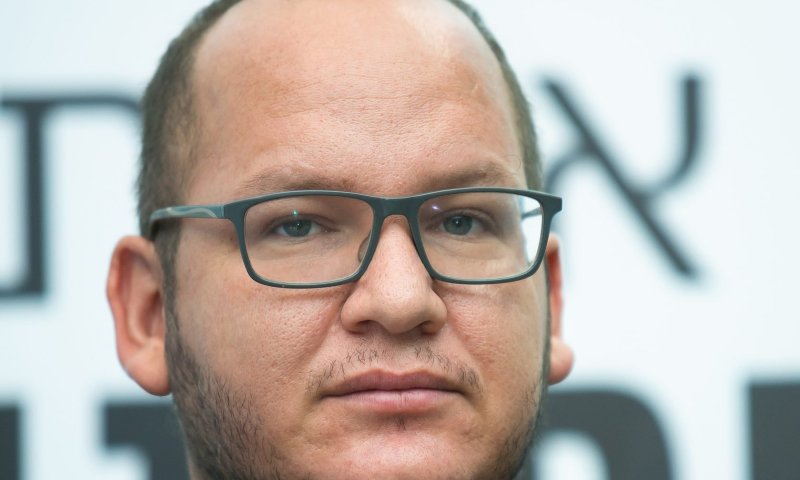 אחרי הסערה סביבו: חיים לוינסון פותח הכל