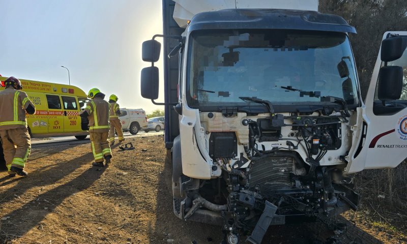מזעזע: צעירה נהרגה לאחר שנלכדה בתוך רכב שנפגע ממשאית