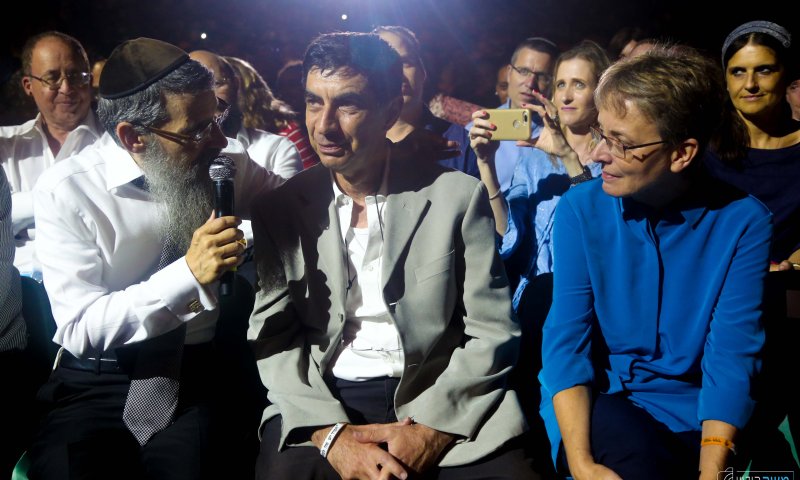 צפו: כשאברהם פריד פגש את "אבריימל" על הבמה