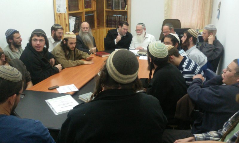 לאחר הפיגוע: תלמידי הישיבה קיבלו תעודות הוקרה