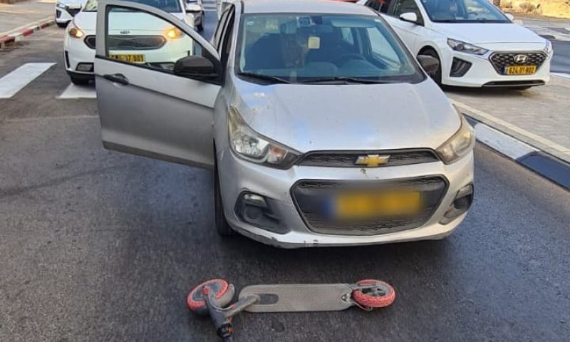 אשקלון: שני פצועים בתאונה בין רכב לקורקינט