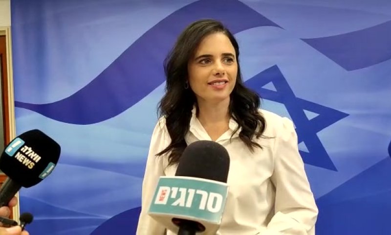 איך יצאה עוגת השוקולד? צפו בתשובה של שקד