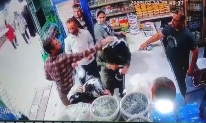 מחאת החיג'אב: פעיל זרק יוגורט על נשים ללא כיסוי