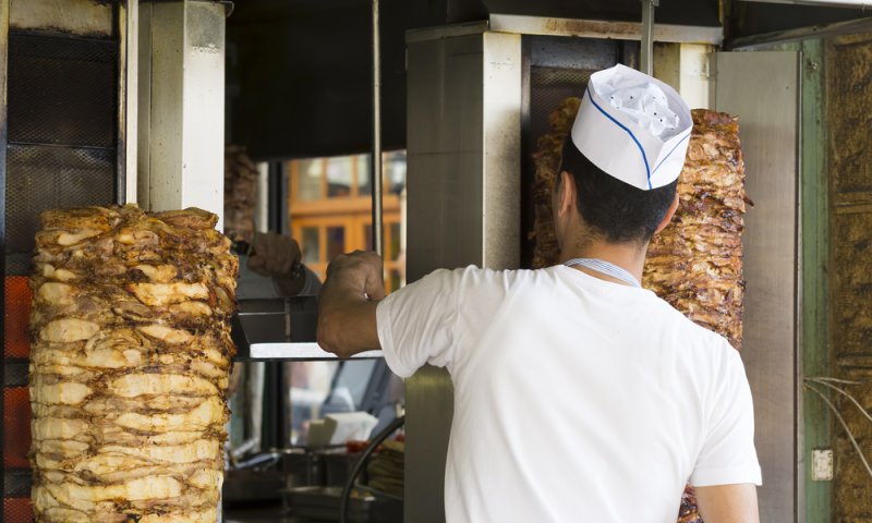 לספרדים יש בעיה לקנות שווארמה כשהמוכר ערבי