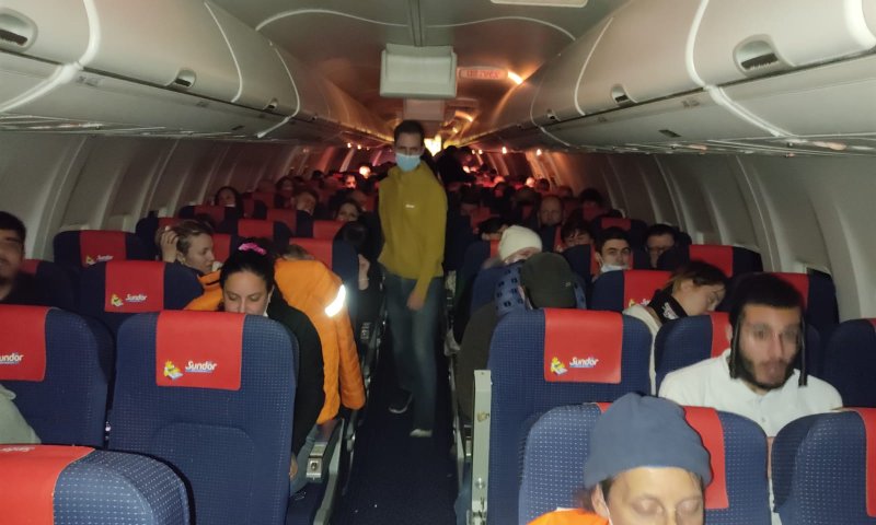 צפו: הפליטים מאוקראינה התקבלו בשירה וריקודים