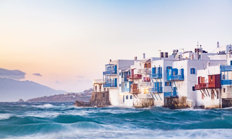 הספורטאים בילו במיקונס: הוילה שלהם נפרצה