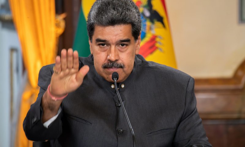 נשיא ונצואלה מחק את הוואטסאפ מהטלפון בשידור חי