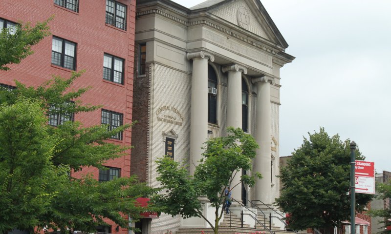 אנטישמיות בניו יורק: חדרי הישיבה הוצתו עם נרות החג