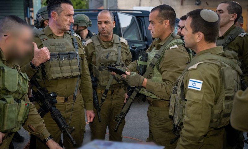 הרמטכ"ל בזירת הפיגוע: "השעון החל לספור אחורה למחבלים"