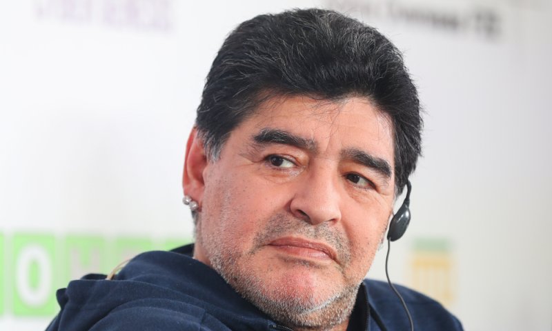 מראדונה נותח בהצלחה ונמצא בהתאוששות