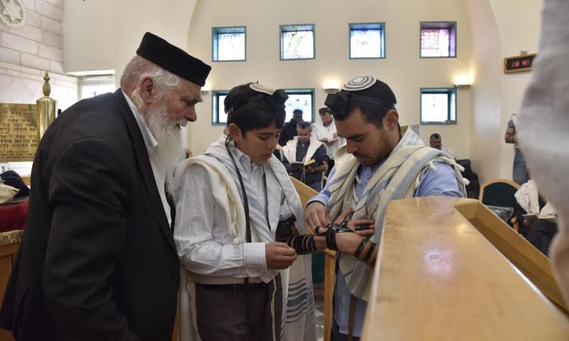 בנו של אלירז פרץ הניח לראשונה את התפילין של אביו