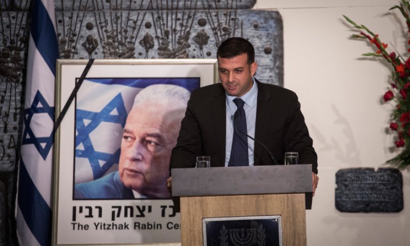 נכדו של רבין איחל לנתניהו קורונה, עורר סערה והתנצל