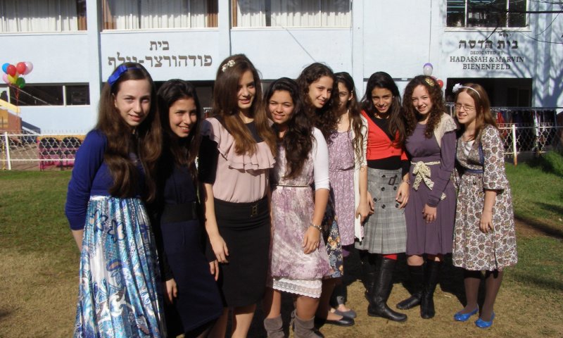 מה לאולפניסטיות חסודות ולתצוגות אופנה?