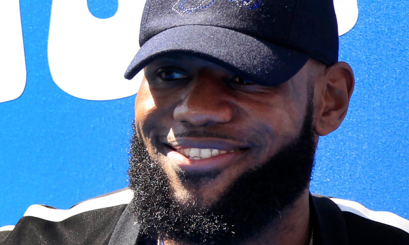 העקיצה החדשה של לברון ג'יימס לחבריו בלייקרס