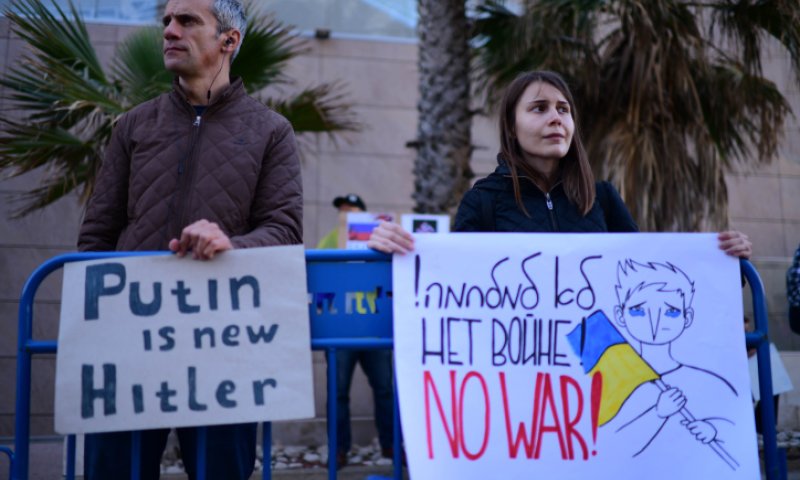 מחאה מול שגרירות רוסיה: 4 מפגינים נעצרו במקום